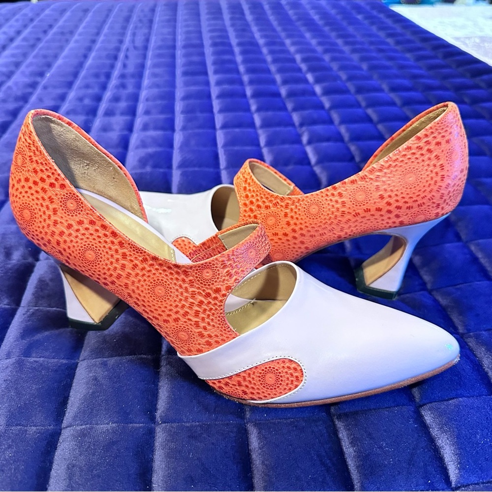 Fluevog Big Presence Earhart Asymmetrical D'Orsay Pump in Papaya/Lilac 🧡💜